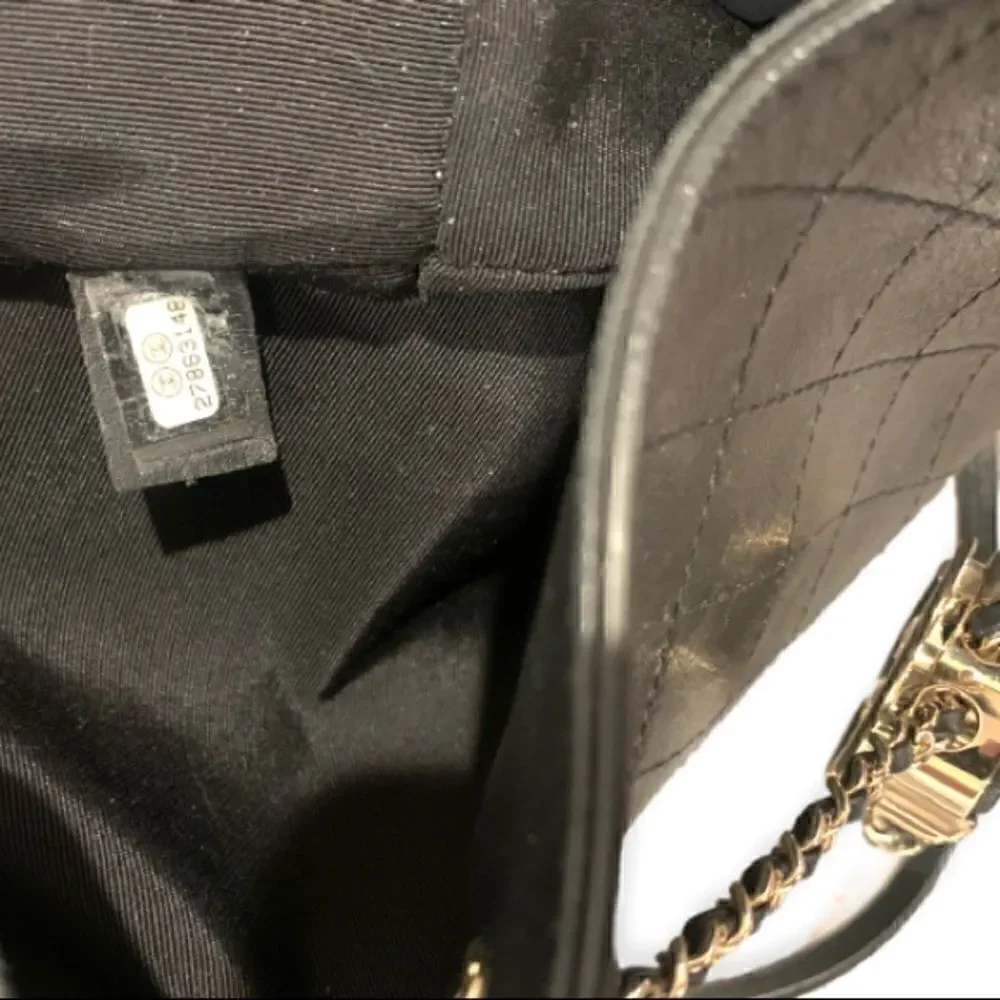 CHANEL Calfskin Stitched Drawstring Bag (Black)